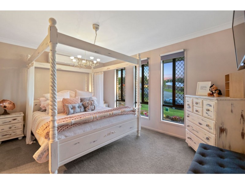 2 Crimson Rosella Close, Gilston QLD 4211