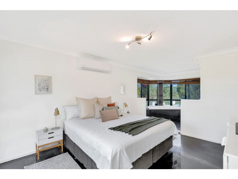 3 Paddington Drive, Carrara QLD 4211