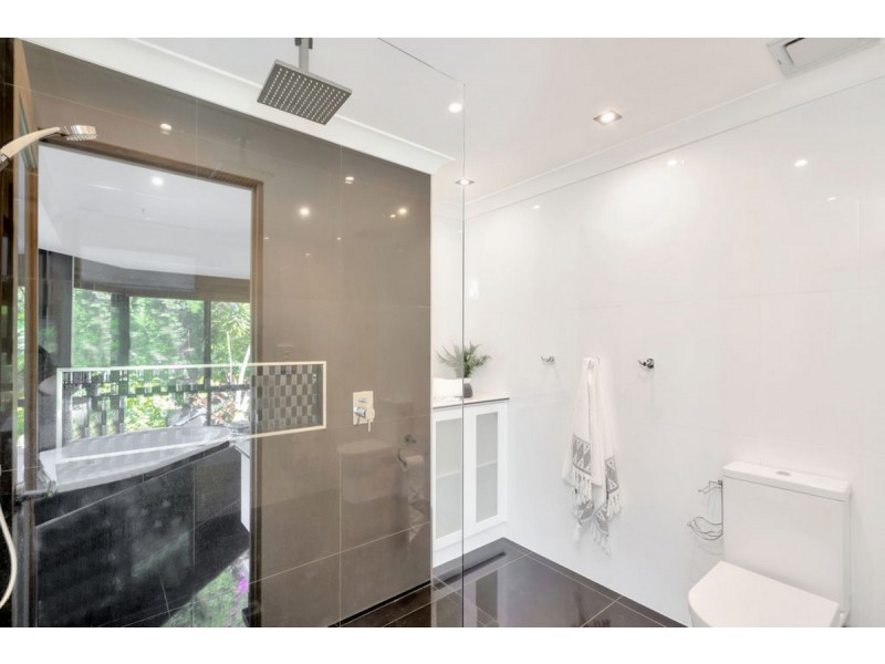 3 Paddington Drive, Carrara QLD 4211