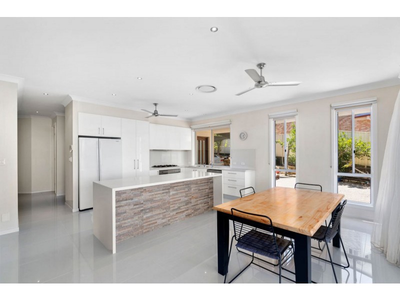 24 Ballah Crescent, Highland Park QLD 4211