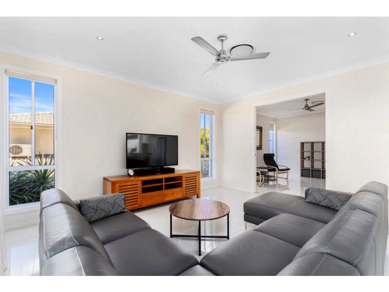 24 Ballah Crescent, Highland Park QLD 4211