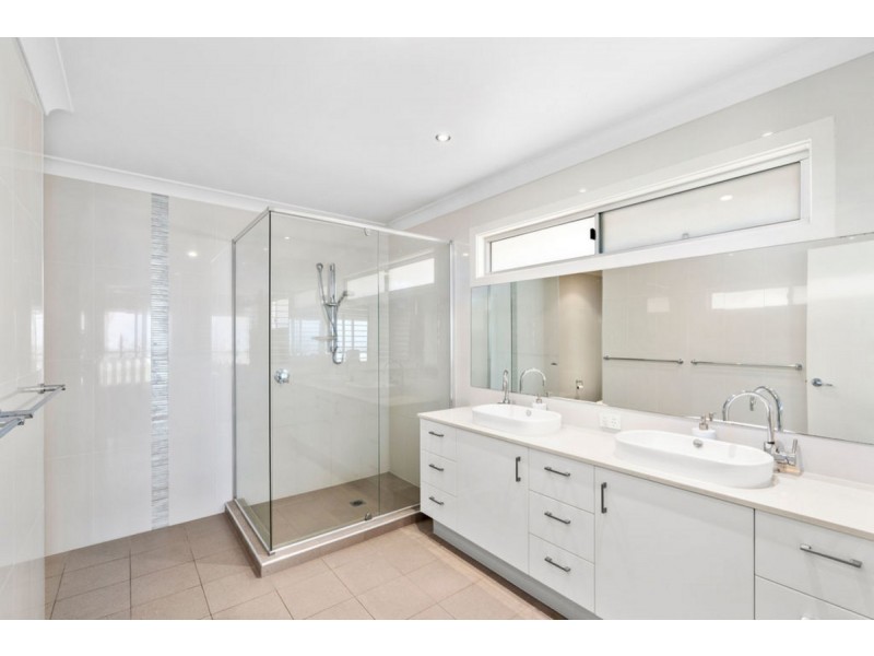 24 Ballah Crescent, Highland Park QLD 4211
