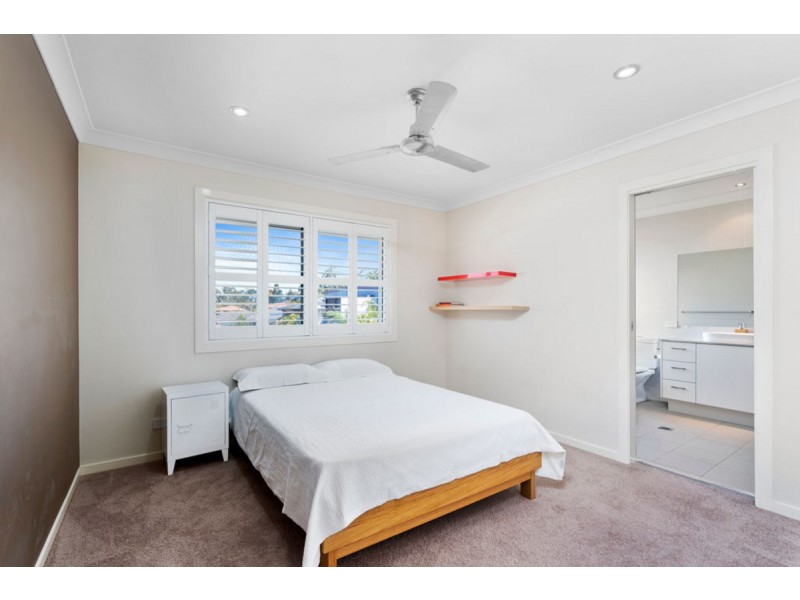 24 Ballah Crescent, Highland Park QLD 4211