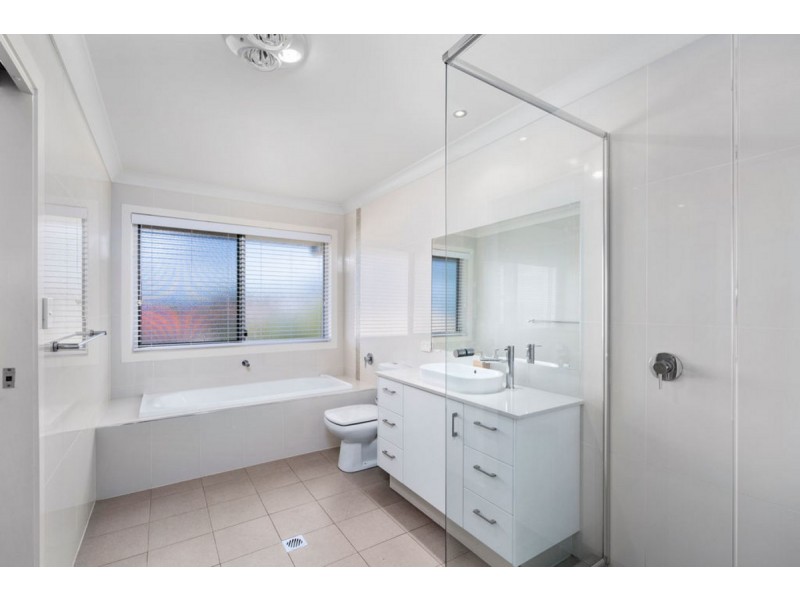 24 Ballah Crescent, Highland Park QLD 4211