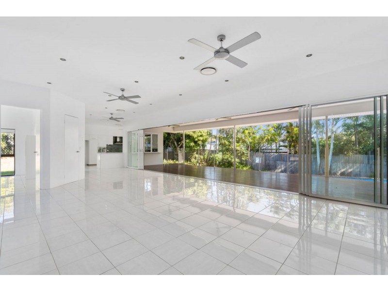3 Ainsley Avenue, Ashmore QLD 4214
