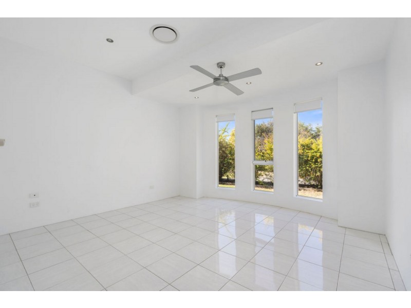3 Ainsley Avenue, Ashmore QLD 4214