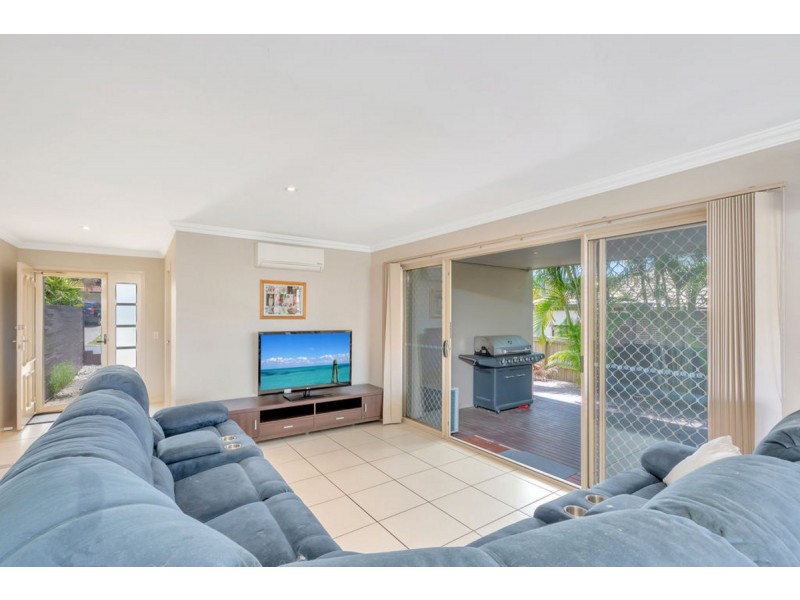 1/16 Bluetail Crescent, Upper Coomera QLD 4209