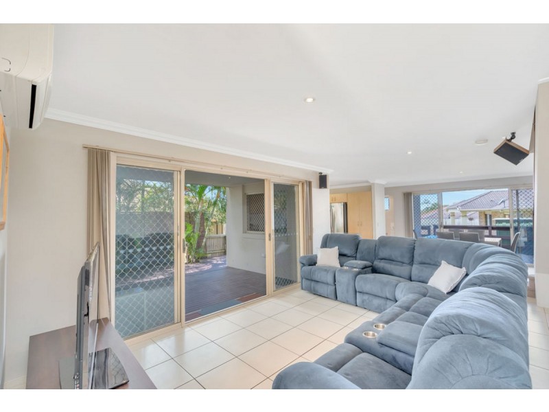 1/16 Bluetail Crescent, Upper Coomera QLD 4209