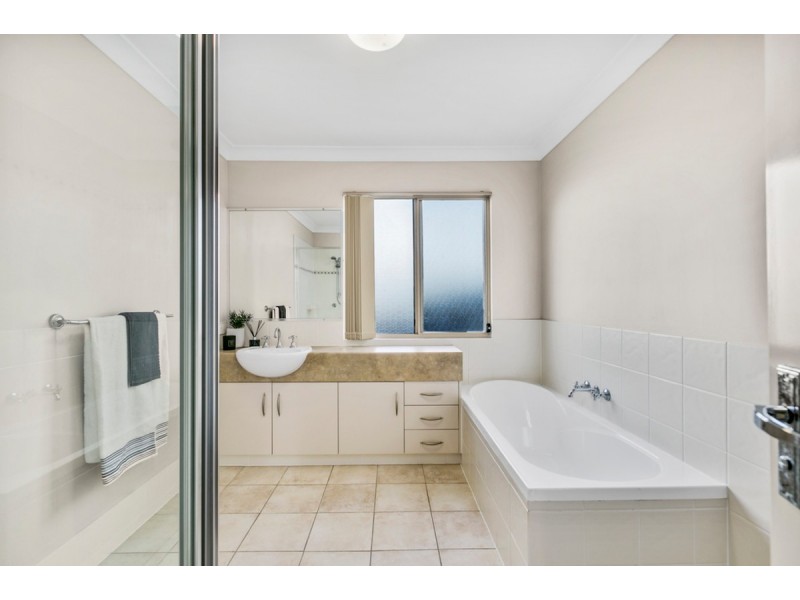 1/16 Bluetail Crescent, Upper Coomera QLD 4209