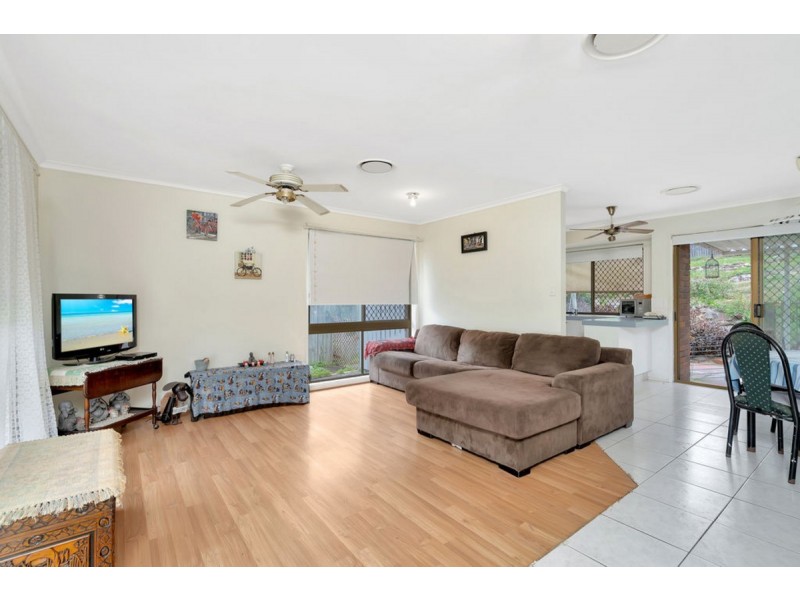7 Perth Square, Highland Park QLD 4211