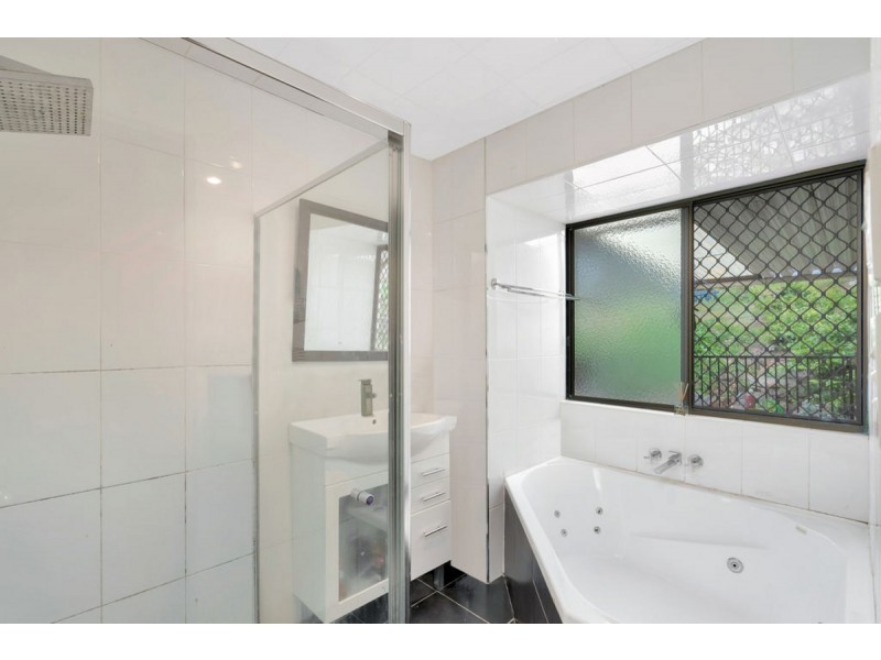 7 Perth Square, Highland Park QLD 4211