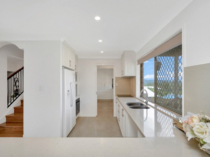 4 Bellavista Close, Highland Park QLD 4211