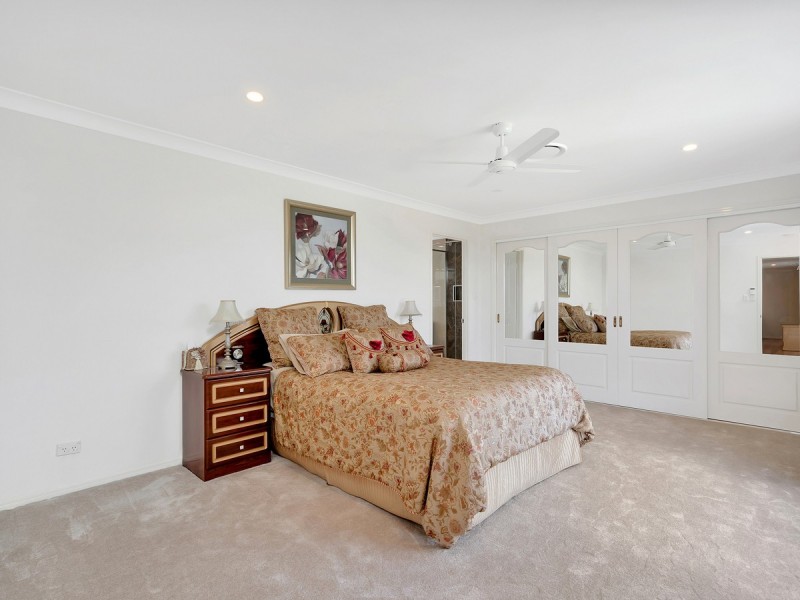 4 Bellavista Close, Highland Park QLD 4211
