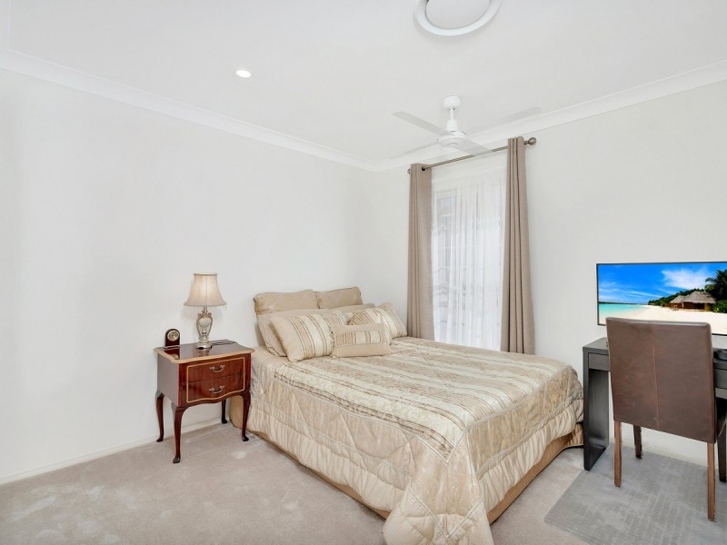 4 Bellavista Close, Highland Park QLD 4211