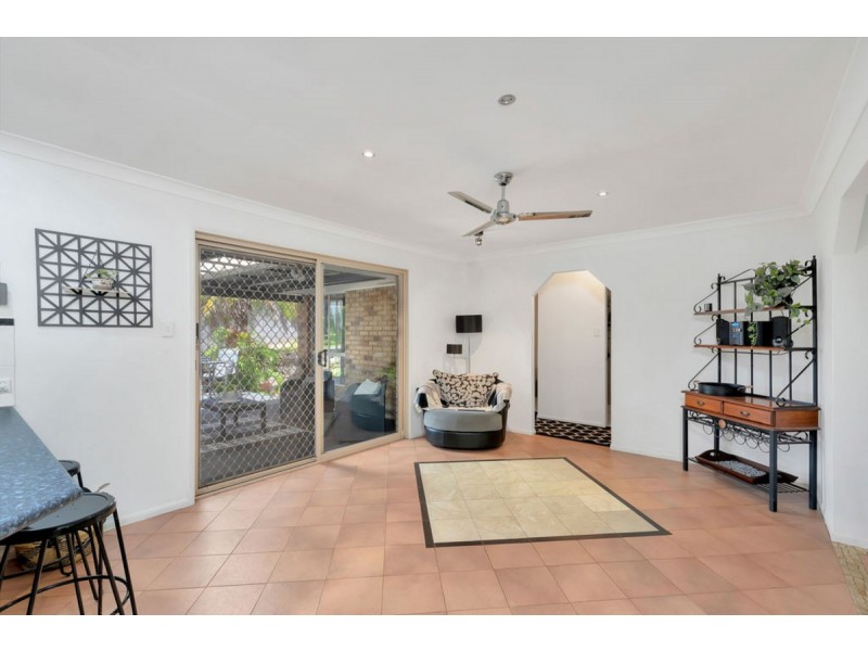 42 Armstrong Way, Highland Park QLD 4211