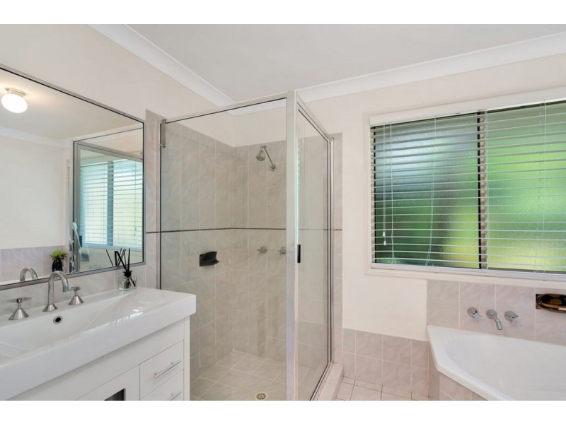 42 Armstrong Way, Highland Park QLD 4211