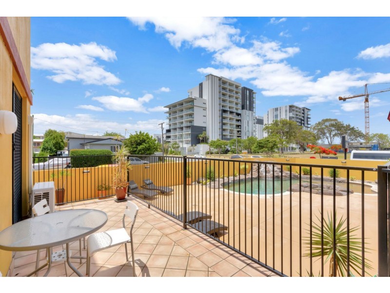 5/10-12 Bath Street, Labrador QLD 4215