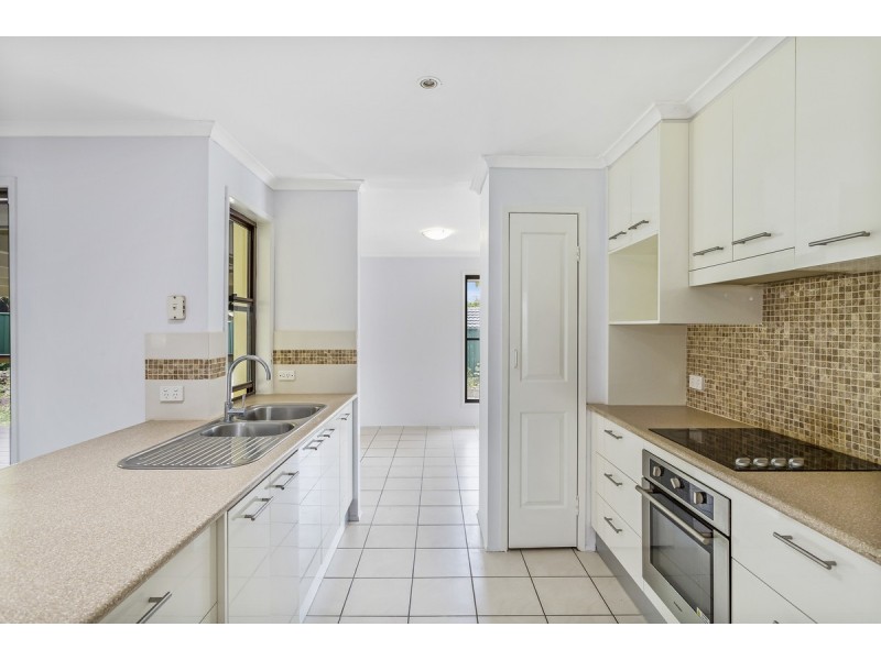 11 Richard Crescent, Highland Park QLD 4211