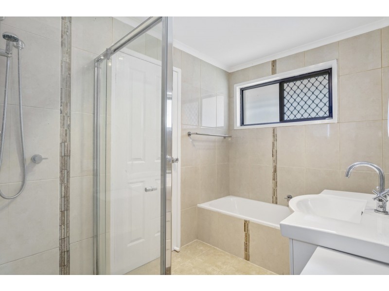 11 Richard Crescent, Highland Park QLD 4211