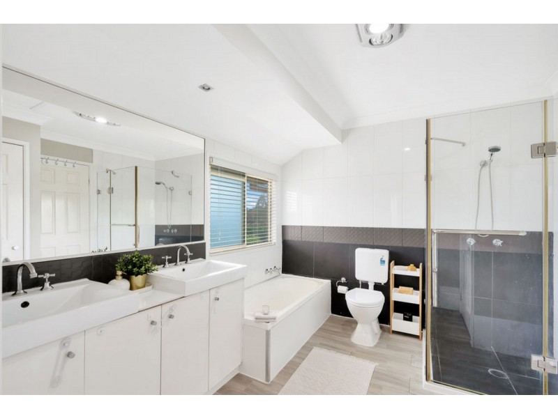 34 Paddington Drive, Carrara QLD 4211