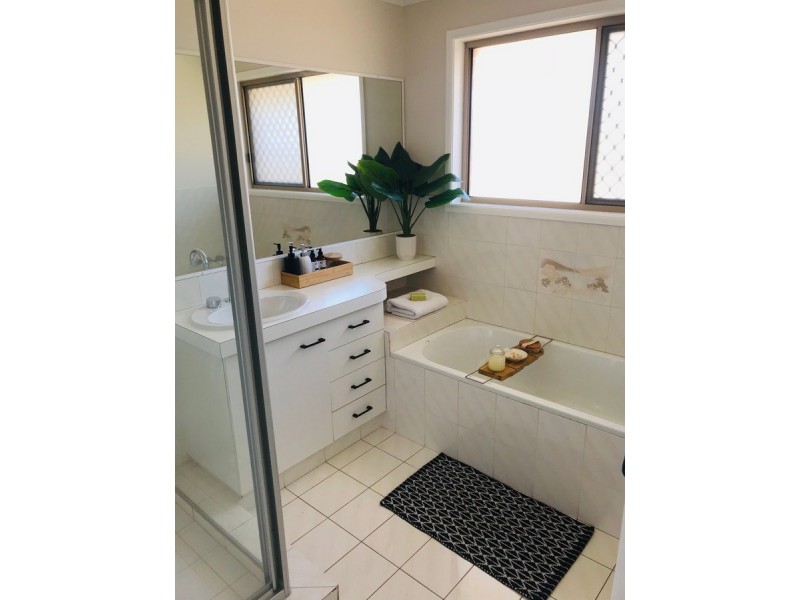 10 Agave Street, Elanora QLD 4221