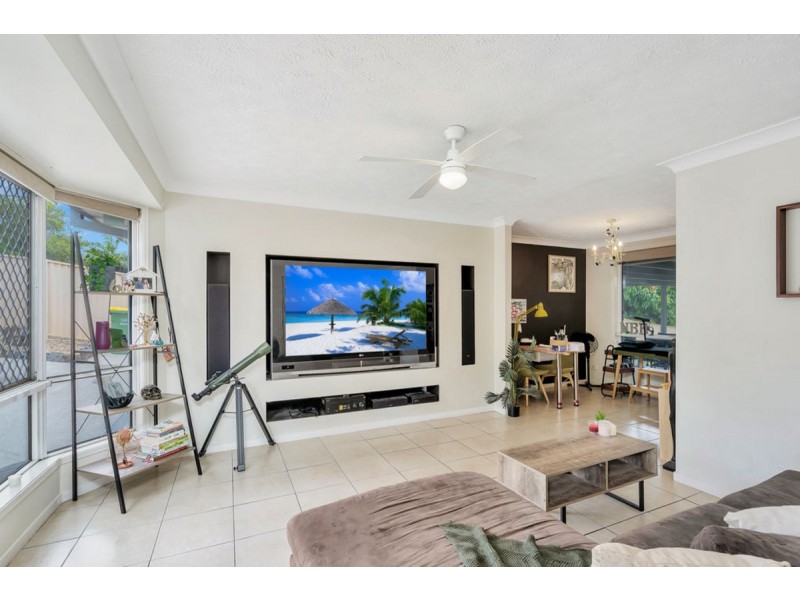 125 Explorers Way, Highland Park QLD 4211