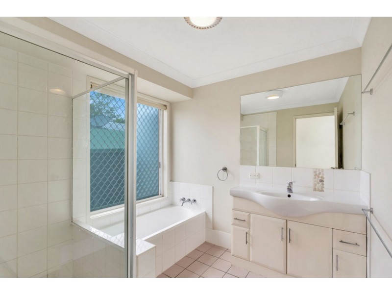 125 Explorers Way, Highland Park QLD 4211