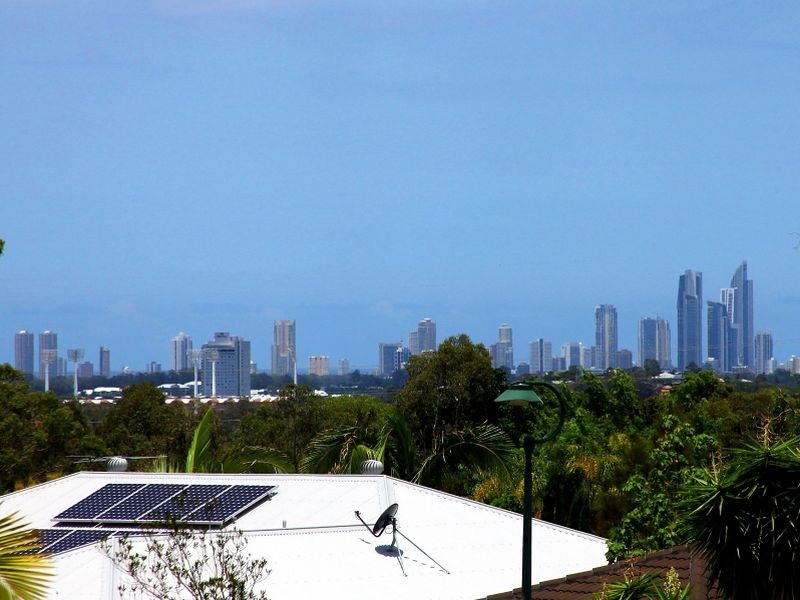 2 Hampstead Court, Highland Park QLD 4211