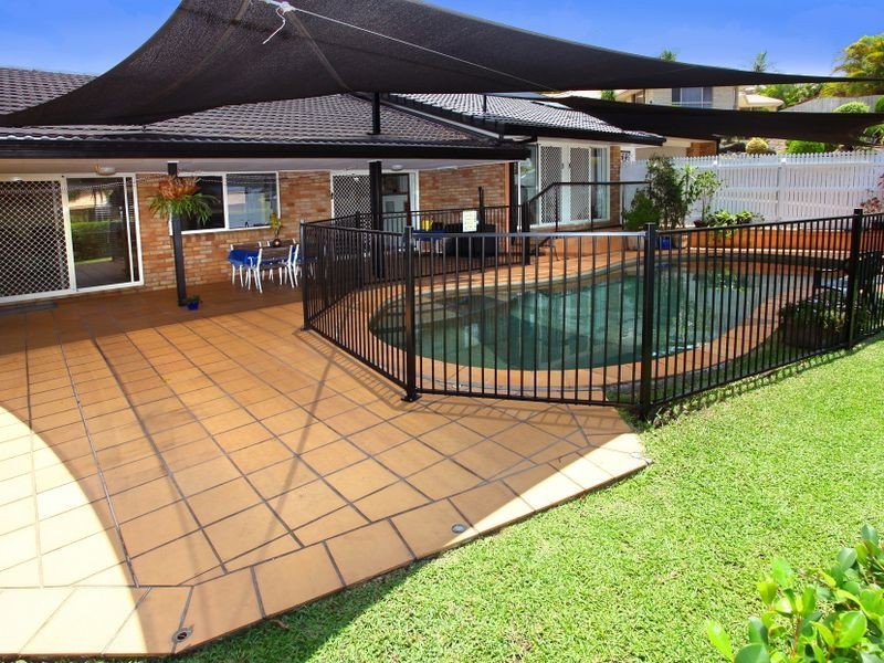 2 Hampstead Court, Highland Park QLD 4211