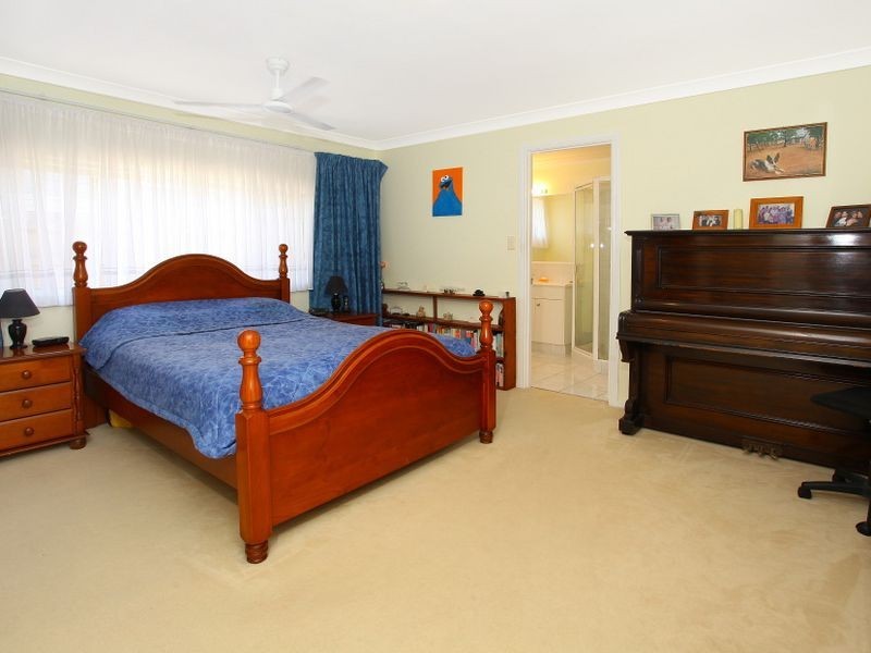 2 Hampstead Court, Highland Park QLD 4211