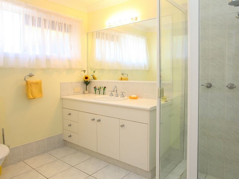 2 Hampstead Court, Highland Park QLD 4211