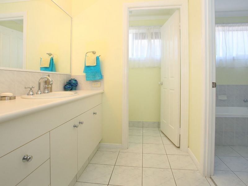 2 Hampstead Court, Highland Park QLD 4211