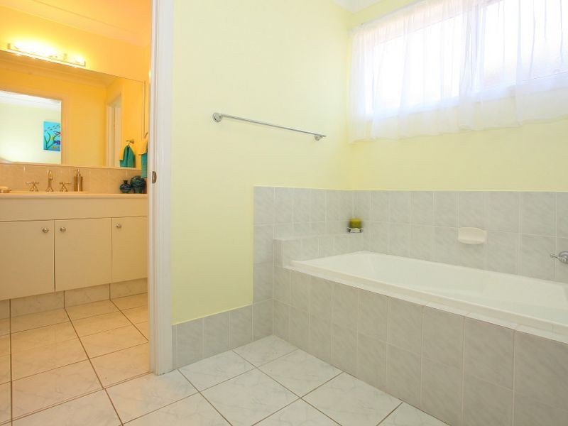 2 Hampstead Court, Highland Park QLD 4211