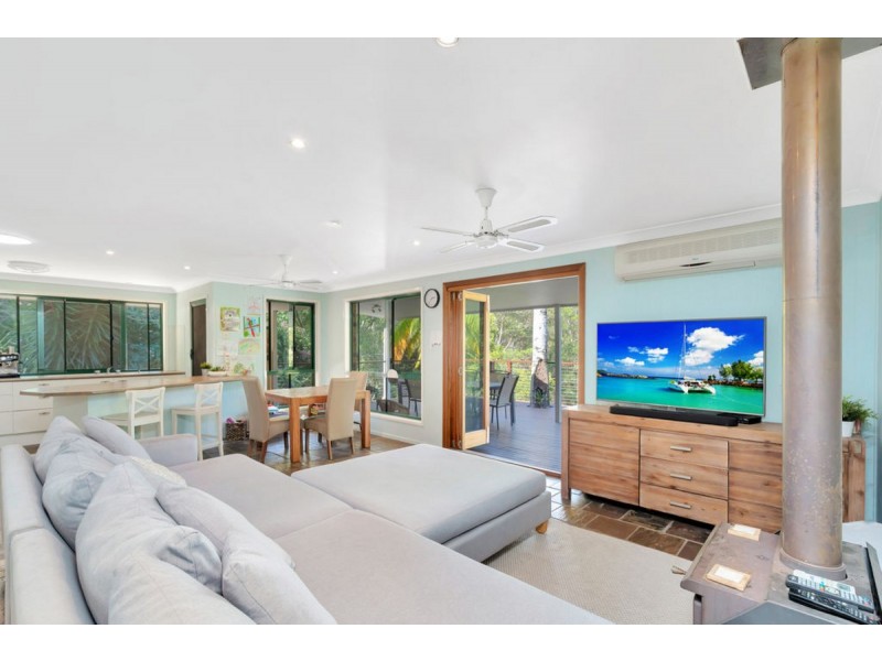 105 Henri Robert Drive, Clagiraba QLD 4211