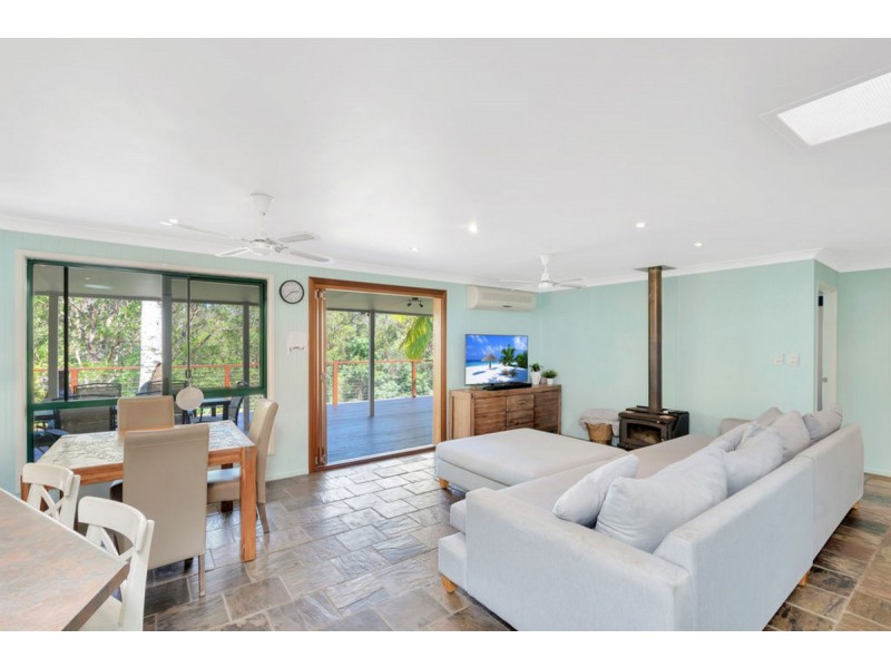 105 Henri Robert Drive, Clagiraba QLD 4211