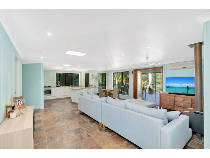 105 Henri Robert Drive, Clagiraba QLD 4211