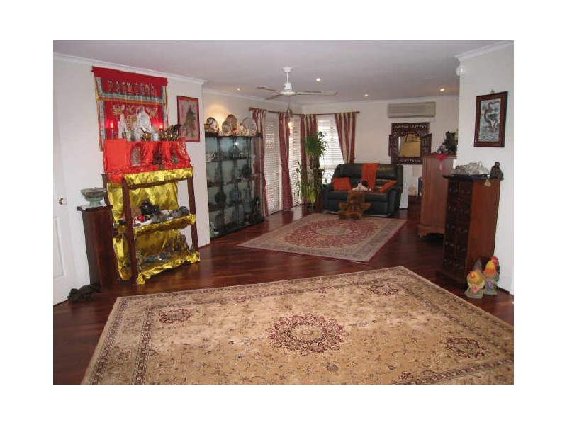 18 Trafalgar Street, Highland Park QLD 4211