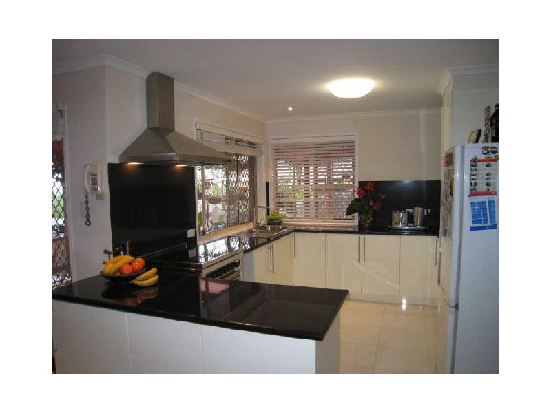 18 Trafalgar Street, Highland Park QLD 4211