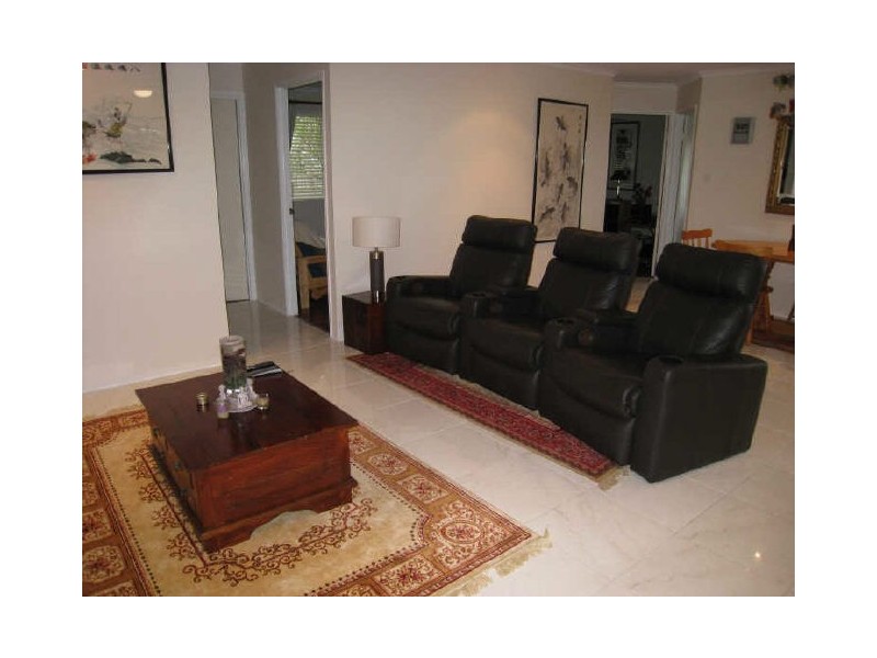 18 Trafalgar Street, Highland Park QLD 4211