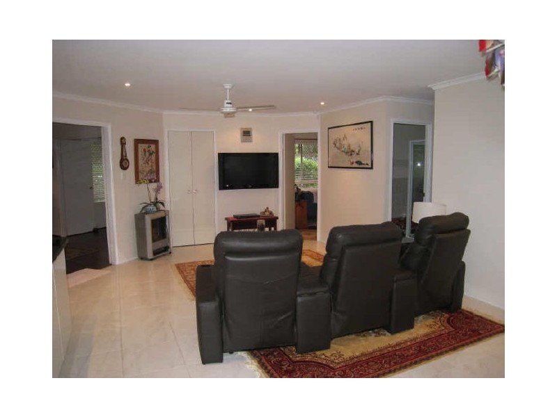 18 Trafalgar Street, Highland Park QLD 4211