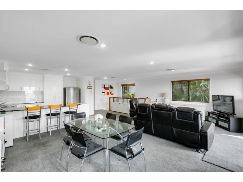 28/2 Ridgeline Way, Highland Park QLD 4211