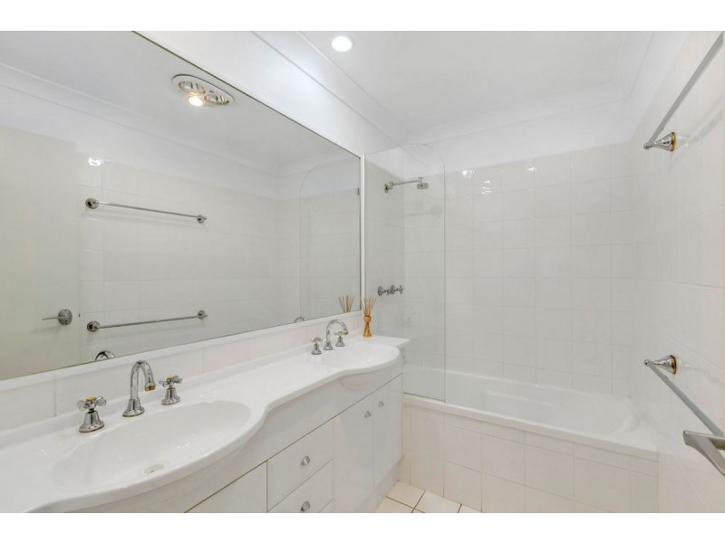 28/2 Ridgeline Way, Highland Park QLD 4211