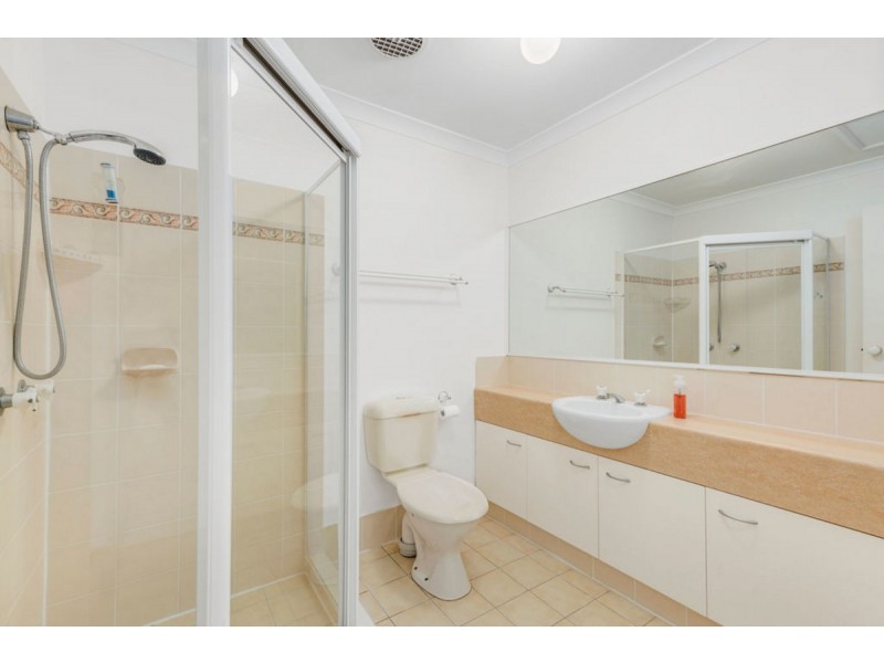 1/4 Kowhai Place, Nerang QLD 4211