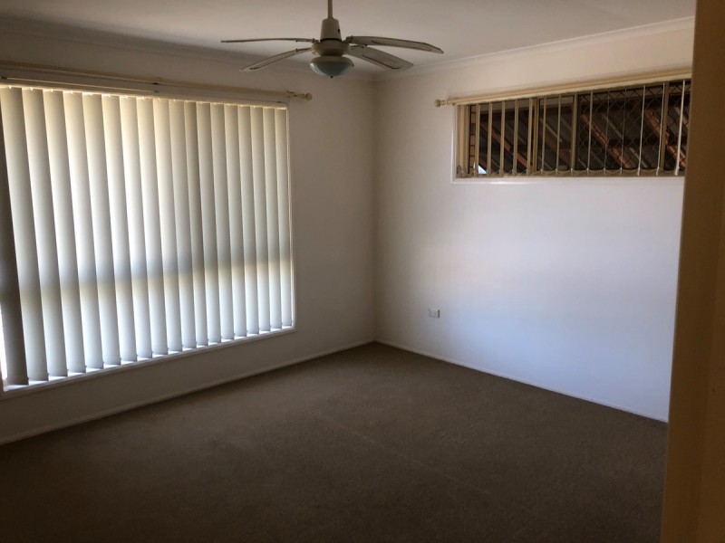 4 Regal Court, Highland Park QLD 4211