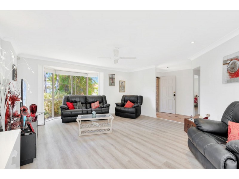 2 Range Court, Arundel QLD 4214