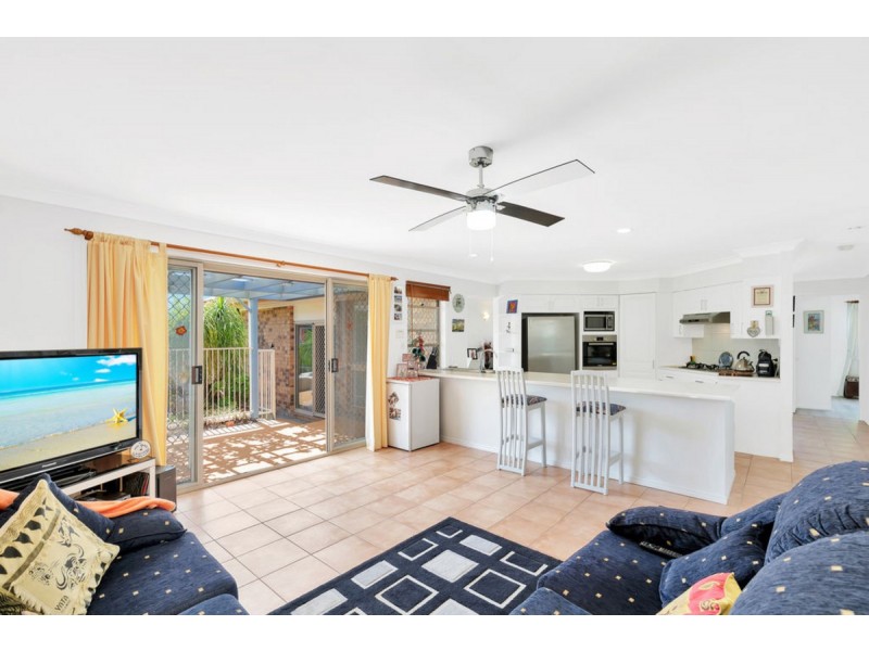 2 Range Court, Arundel QLD 4214