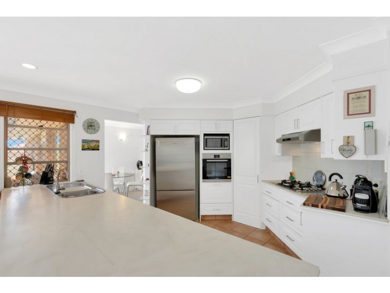 2 Range Court, Arundel QLD 4214