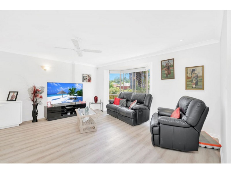 2 Range Court, Arundel QLD 4214