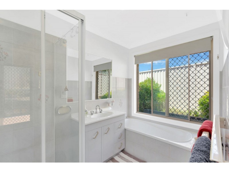 2 Range Court, Arundel QLD 4214