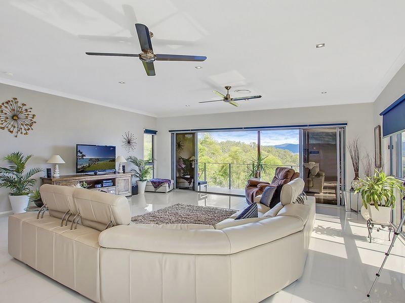 52 Tara Vista Boulevard, Highland Park QLD 4211